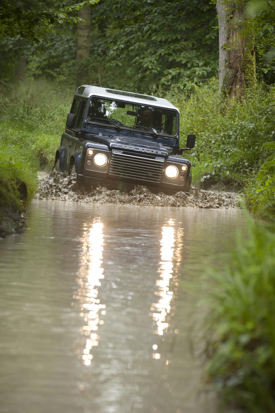  Land Rover Defender 90 2013 года  (фото 13 из 17)
